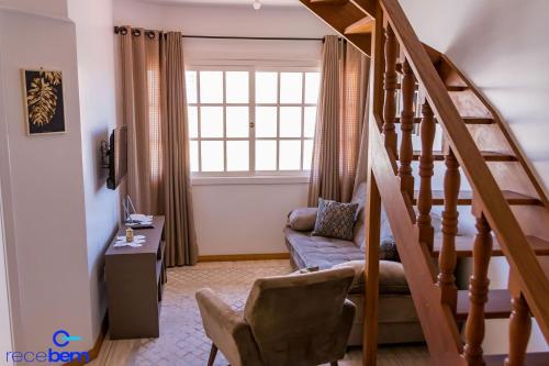 Duplex 6 pessoas | wifi | garagem | ao lado da Praça das Flores