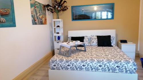 A bed or beds in a room at La Finestra sul Lago