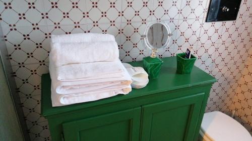 A bathroom at La Finestra sul Lago
