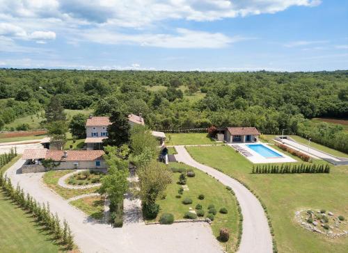 Poolincluded - Stancija Cabrunici – Photos 3