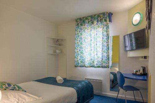 a hotel room with a bed and a window at As Hotel Orléans Nord Artenay in Artenay