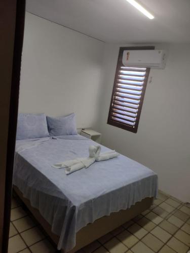 Una cama o camas en una habitación de O Portuga Pousada