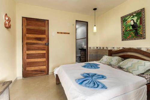 A bed or beds in a room at Pousada Aguas Marinhas