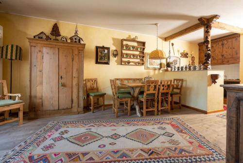a kitchen and dining room with a table and chairs at Chalet Casericc in Bormio