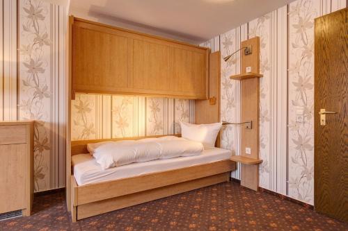 Postel nebo postele na pokoji v ubytování Hotel Fortuna