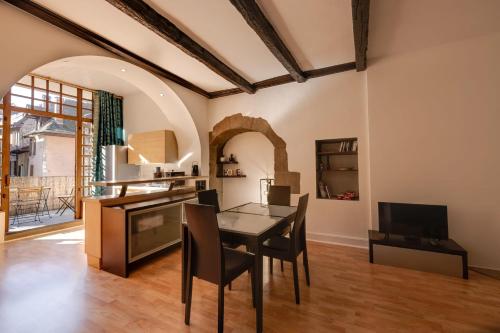 a kitchen and dining room with a table and chairs at La Terrasse du Thiou - Location in Annecy