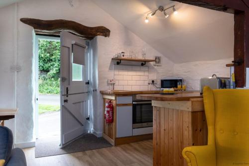 Dapur atau dapur kecil di Granary Retreat for 2 inc shared Dog Field