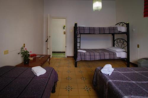 Ένα ή περισσότερα κρεβάτια σε δωμάτιο στο Hostal Azul Puebla