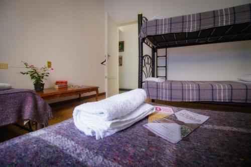 a bedroom with two bunk beds and a rug at Hostal Azul Puebla Barrio El Alto in Puebla