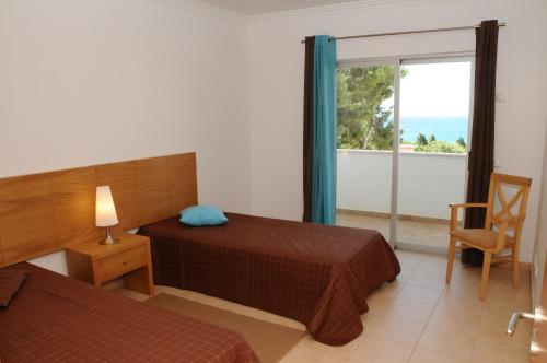 Łóżko lub łóżka w pokoju w obiekcie Albufeira Mar Vilas