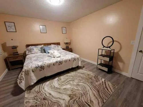 Elegant 2-bedroom pet-friendly villa w 2 parking spaces photo 1