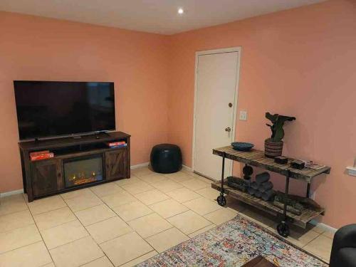 Elegant 2-bedroom pet-friendly villa w 2 parking spaces photo 15