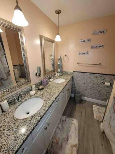 Elegant 2-bedroom pet-friendly villa w 2 parking spaces photo 8