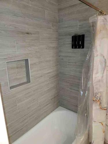 Elegant 2-bedroom pet-friendly villa w 2 parking spaces photo 3