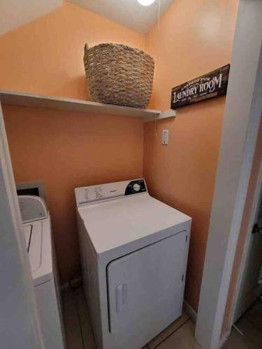 Elegant 2-bedroom pet-friendly villa w 2 parking spaces photo 27