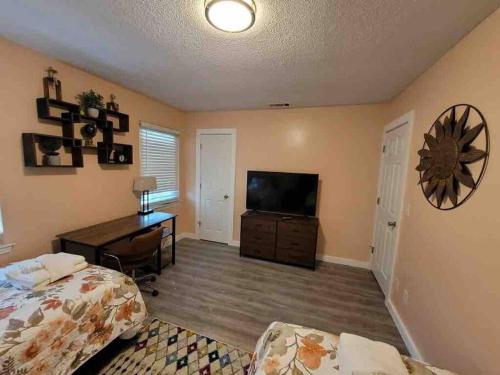 Elegant 2-bedroom pet-friendly villa w 2 parking spaces photo 29