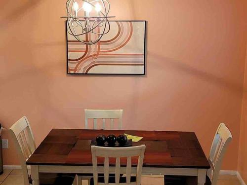 Elegant 2-bedroom pet-friendly villa w 2 parking spaces photo 32