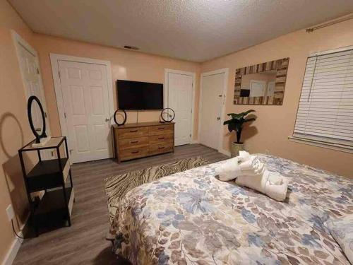 Elegant 2-bedroom pet-friendly villa w 2 parking spaces photo 13