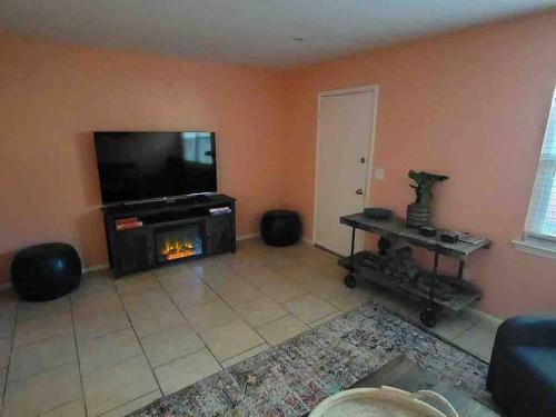 Elegant 2-bedroom pet-friendly villa w 2 parking spaces photo 39