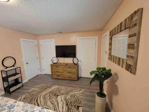 Elegant 2-bedroom pet-friendly villa w 2 parking spaces photo 40
