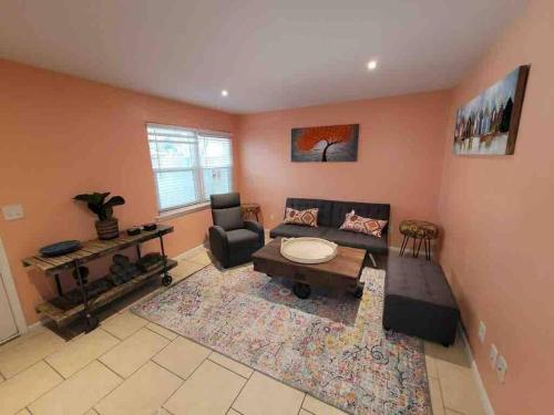 Elegant 2-bedroom pet-friendly villa w 2 parking spaces photo 5