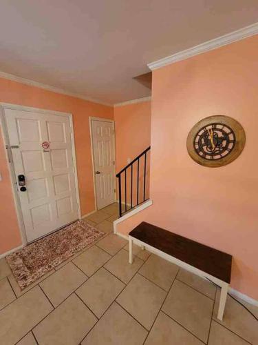Elegant 2-bedroom pet-friendly villa w 2 parking spaces photo 45