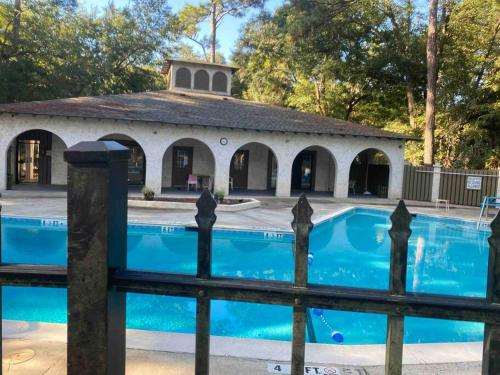 Elegant 2-bedroom pet-friendly villa w 2 parking spaces photo 52