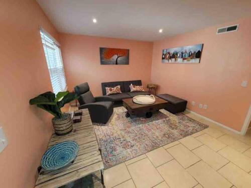 Elegant 2-bedroom pet-friendly villa w 2 parking spaces photo 55