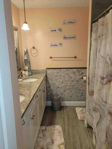 Elegant 2-bedroom pet-friendly villa w 2 parking spaces photo 56