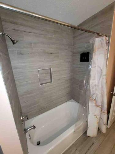 Elegant 2-bedroom pet-friendly villa w 2 parking spaces photo 59