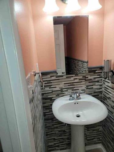 Elegant 2-bedroom pet-friendly villa w 2 parking spaces photo 65