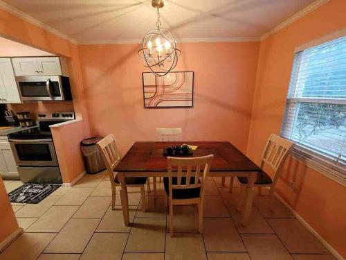 Elegant 2-bedroom pet-friendly villa w 2 parking spaces photo 68