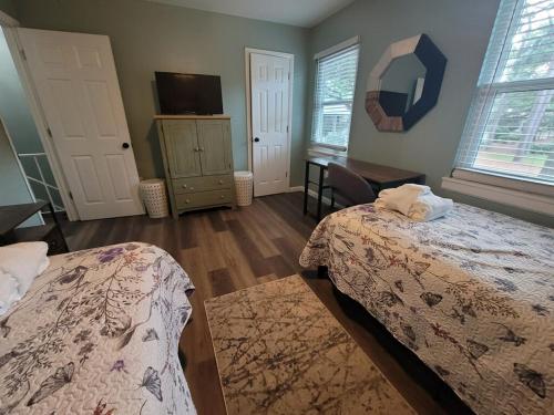 HHI Homes- Newly Renovated Cozy Modern Pet-Friendly Villa-Ideal Location photo 85