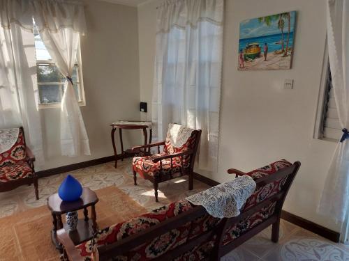  Aquarius Apartments -  Room  picture :   Tea/Coffee maker    Shower    Bath                           