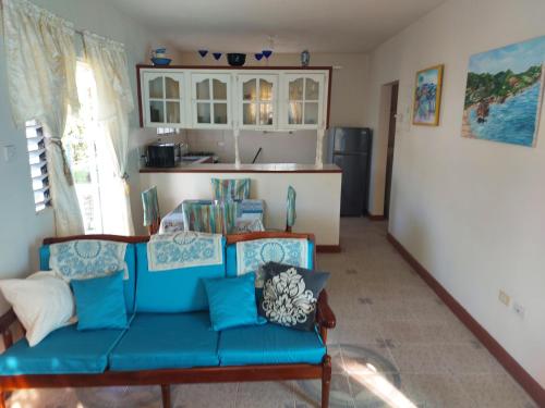  Aquarius Apartments -  Room  picture :   Tea/Coffee maker    Shower    Bath                           