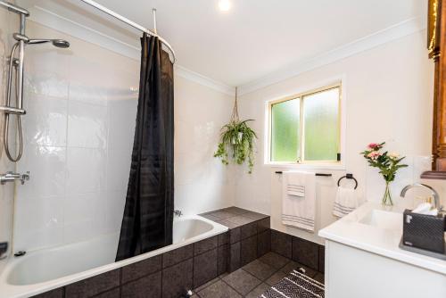 Un baño de Doomben Ridge Farm House