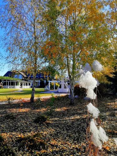a white sculpture in the middle of two trees at Zajazd Podzamcze in Fałków