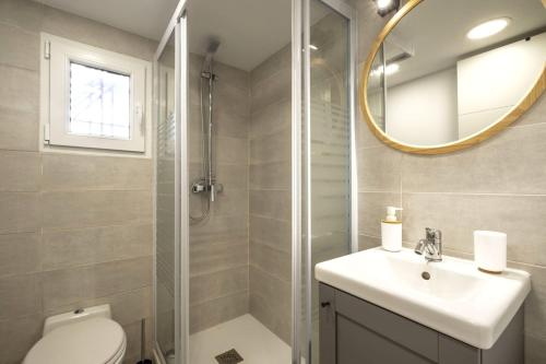NEW Renovated COZY APPARTMENT CENTRIC
