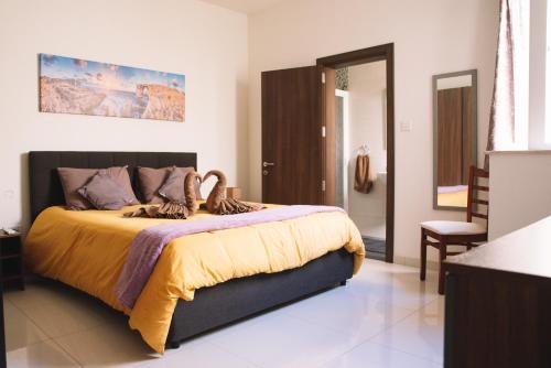 Foto dalla galleria di Modern 3 bedroom with AC apartment a Żabbar