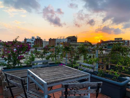 Incredible 2BR Penthouse with Urban Rooftop Garden