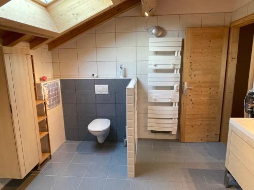 a bathroom with a toilet in a room at Chambre privée au pied des pistes - Chambre chez l'habitant - ChaletNelda com in Lamoura