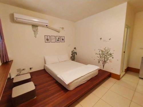a bedroom with a bed in a room at Blue Ocean Bay in Xiaoliuqiu