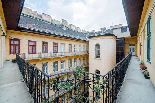 ARTY LOFT BUDAPEST 1085 Budapest, 69. József körút kép - 3