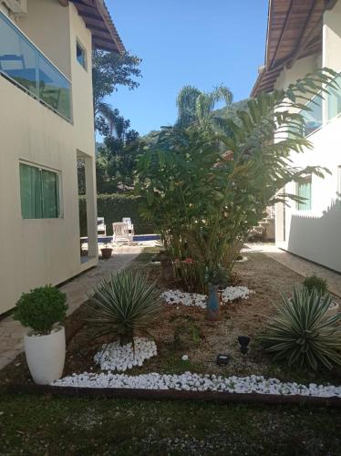a garden in front of a house with plants at Mares de Camburizinho in Camburi
