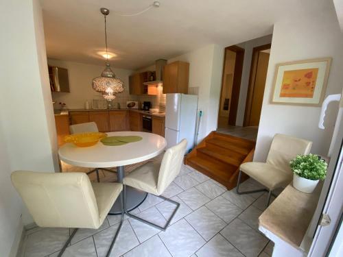 a kitchen and dining room with a table and chairs at Gästehaus An der Berbke in Arnsberg