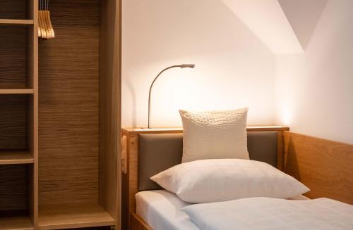 Hotel Gasthof Rosenwirtにあるベッド