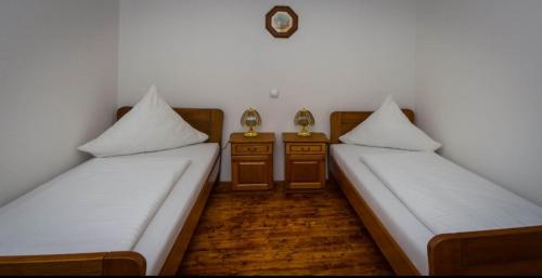 Ein Bett oder Betten in einem Zimmer der Unterkunft Kuca za odmor Poppke