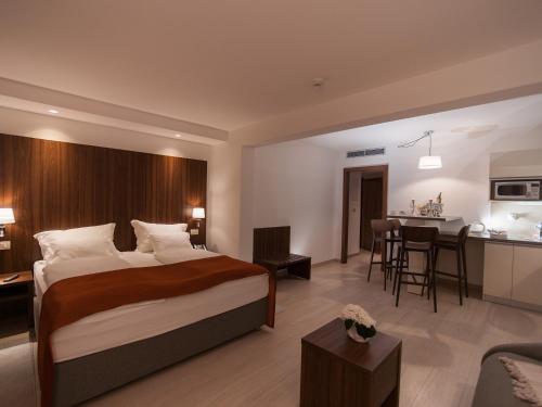 a hotel room with a bed and a kitchen at Aparthotel Miramare in Makarska