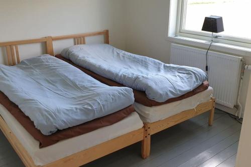 two beds sitting next to a window in a room at Stort hus i vackra Karl Gustav, när fin bad och fiskesjö och Ullared in Karl Gustav