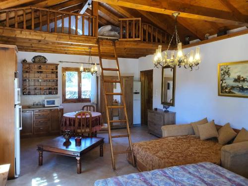 een kamer met een hoogslaper en een woonkamer bij Panos Cottage in Koinira